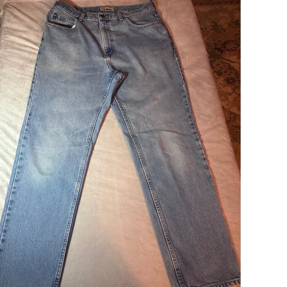 LL Bean Classic Fit Jeans Mens 33x30 Medium Wash Denim Straight Leg 220626